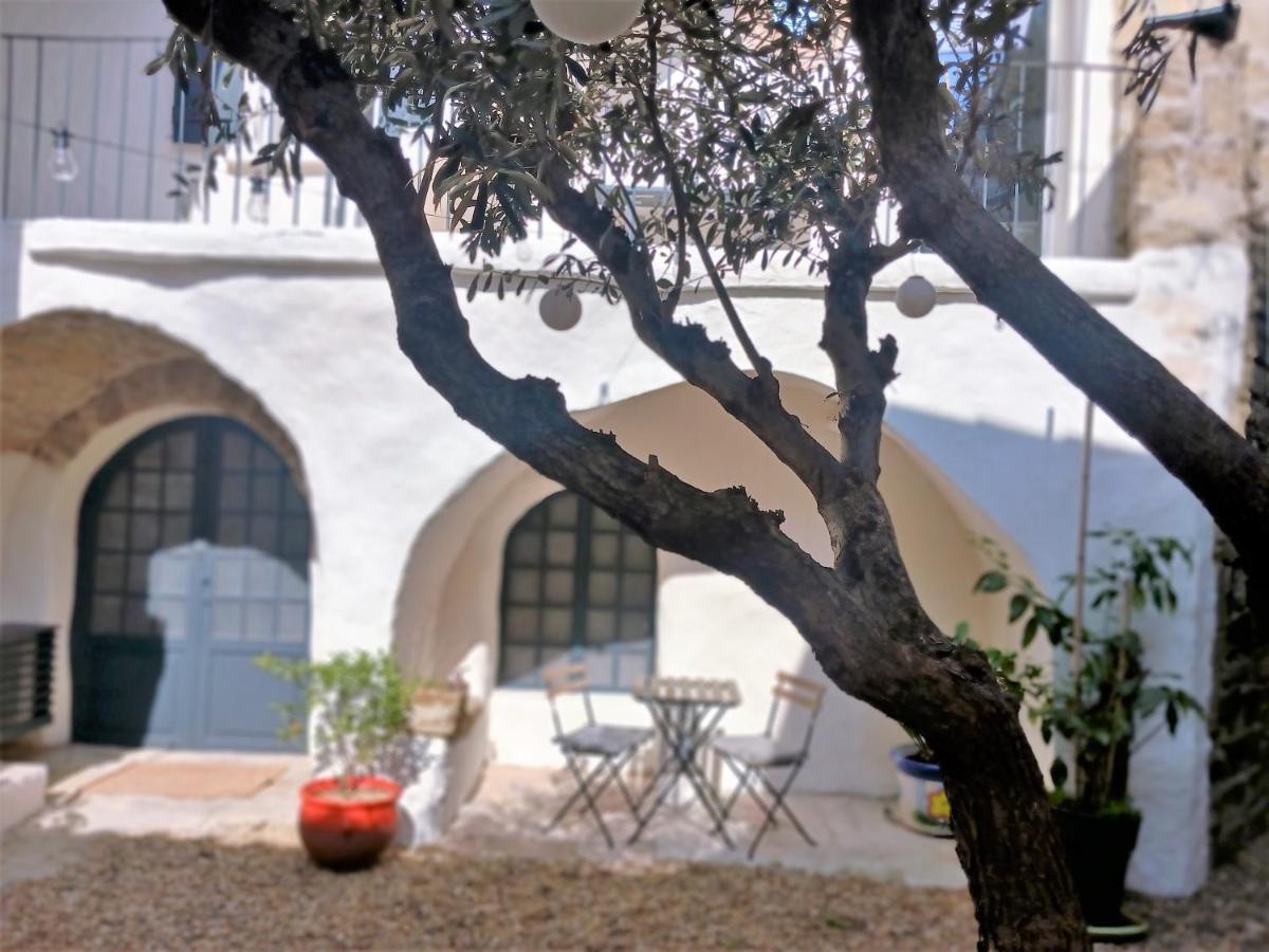 La Cachette Bed and Breakfast Aigues-Vives  Exteriör bild