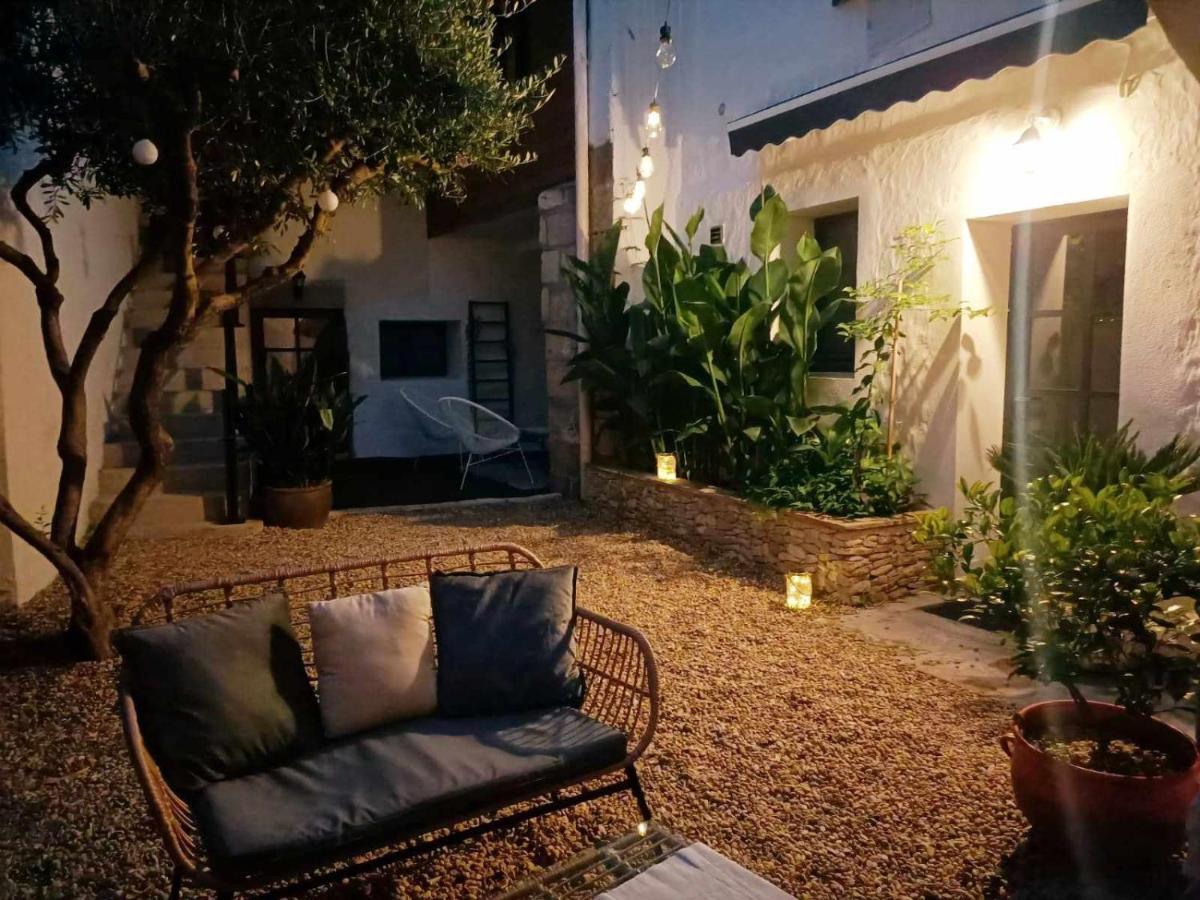 La Cachette Bed and Breakfast Aigues-Vives  Exteriör bild