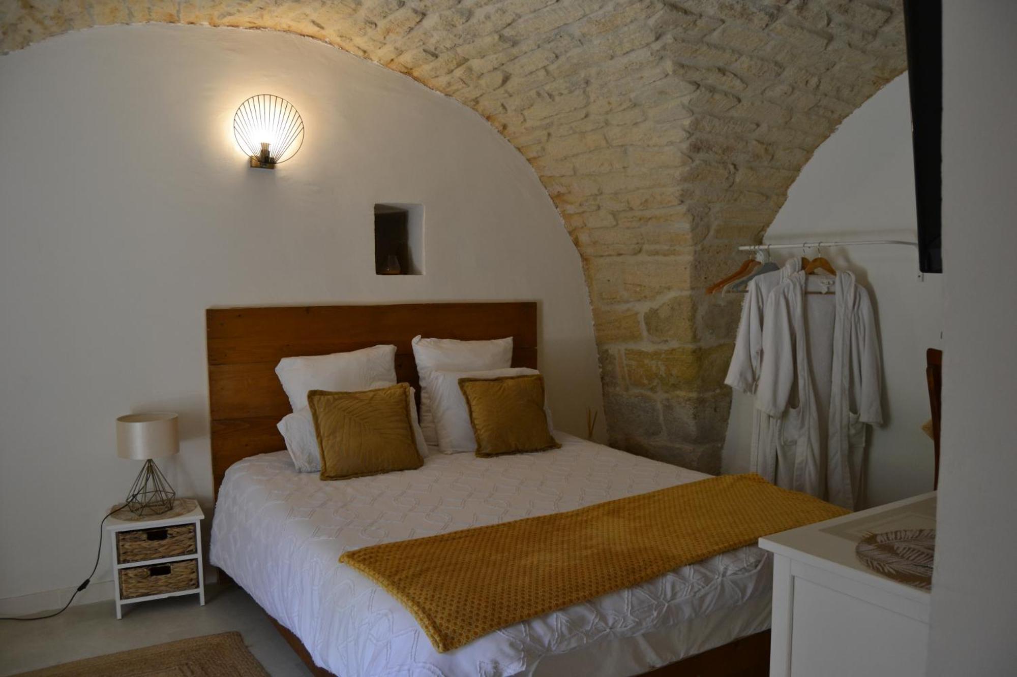 La Cachette Bed and Breakfast Aigues-Vives  Exteriör bild