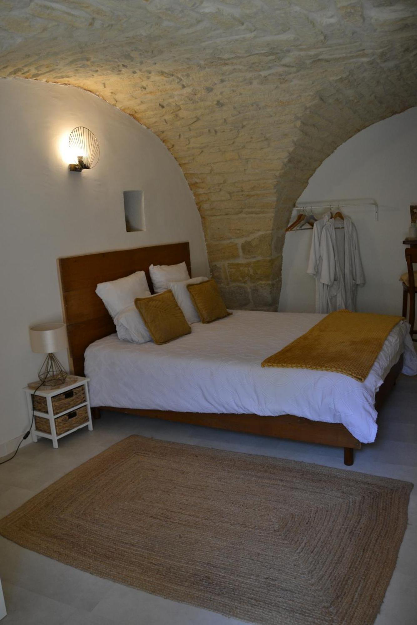 La Cachette Bed and Breakfast Aigues-Vives  Exteriör bild